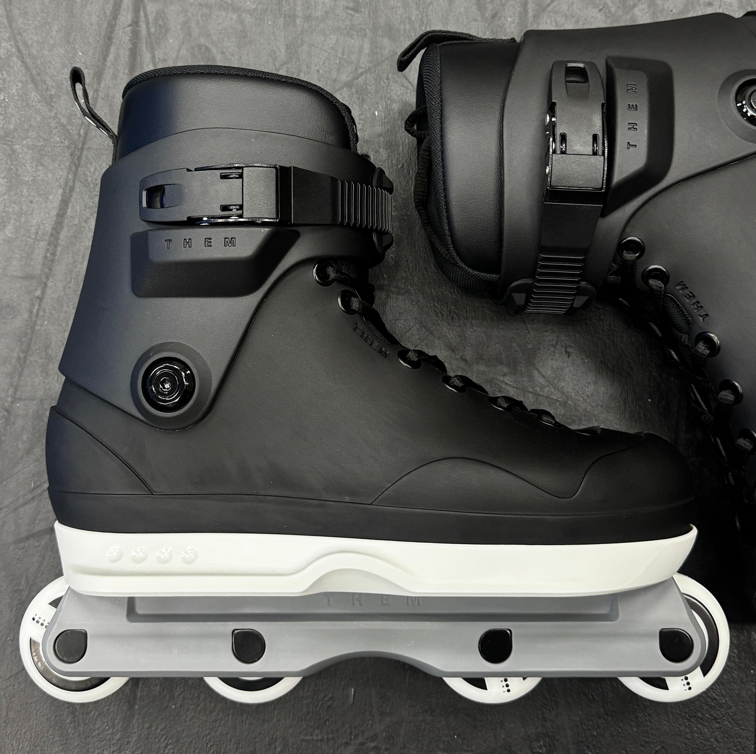 NEW DEAD STOCK - 909 - SLIGHT COSMETIC IMPERFECTIONS - SIZE 10