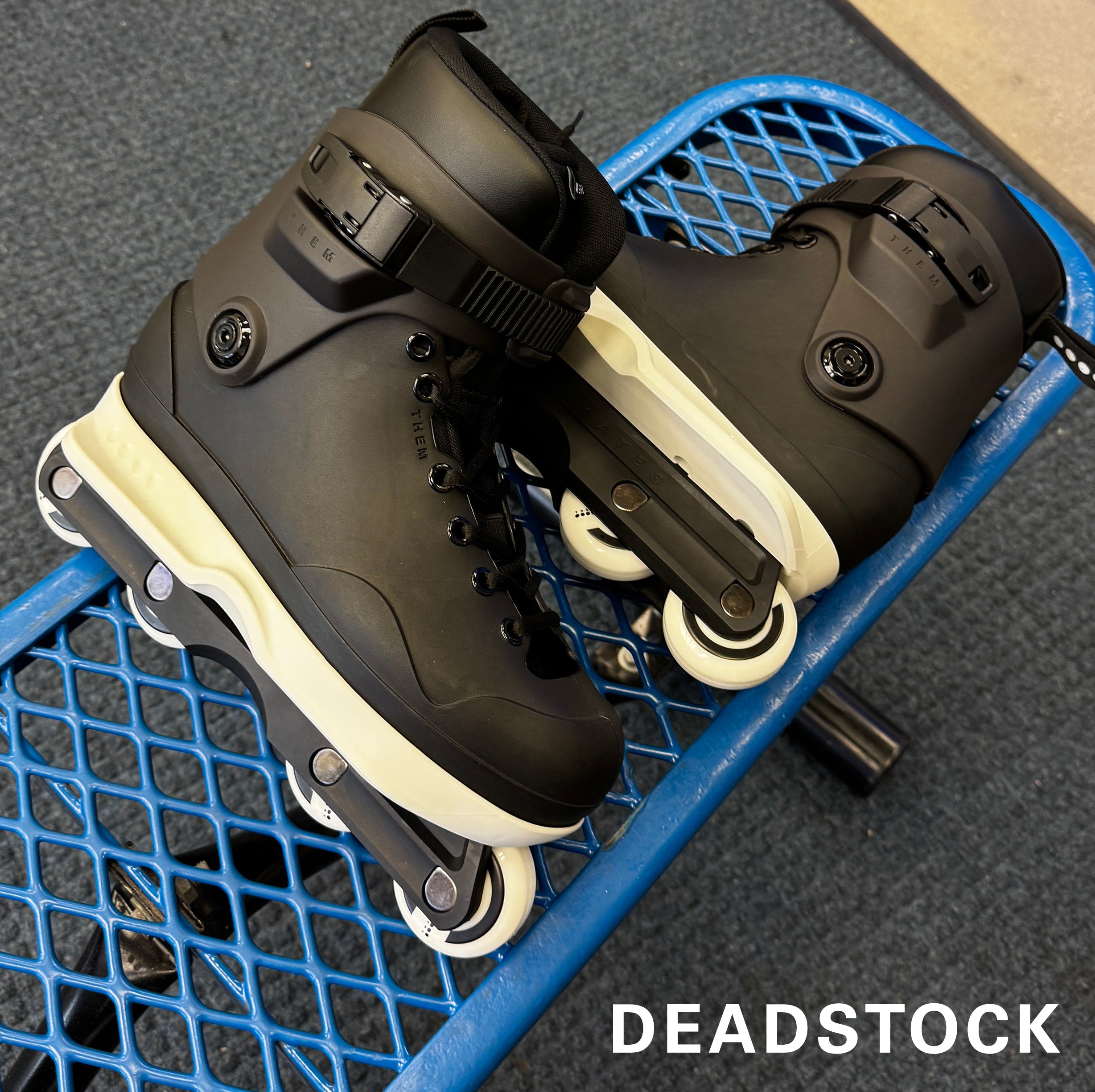 DEAD STOCK - 909 - SLIGHT COSMETIC IMPERFECTIONS - SIZE 8