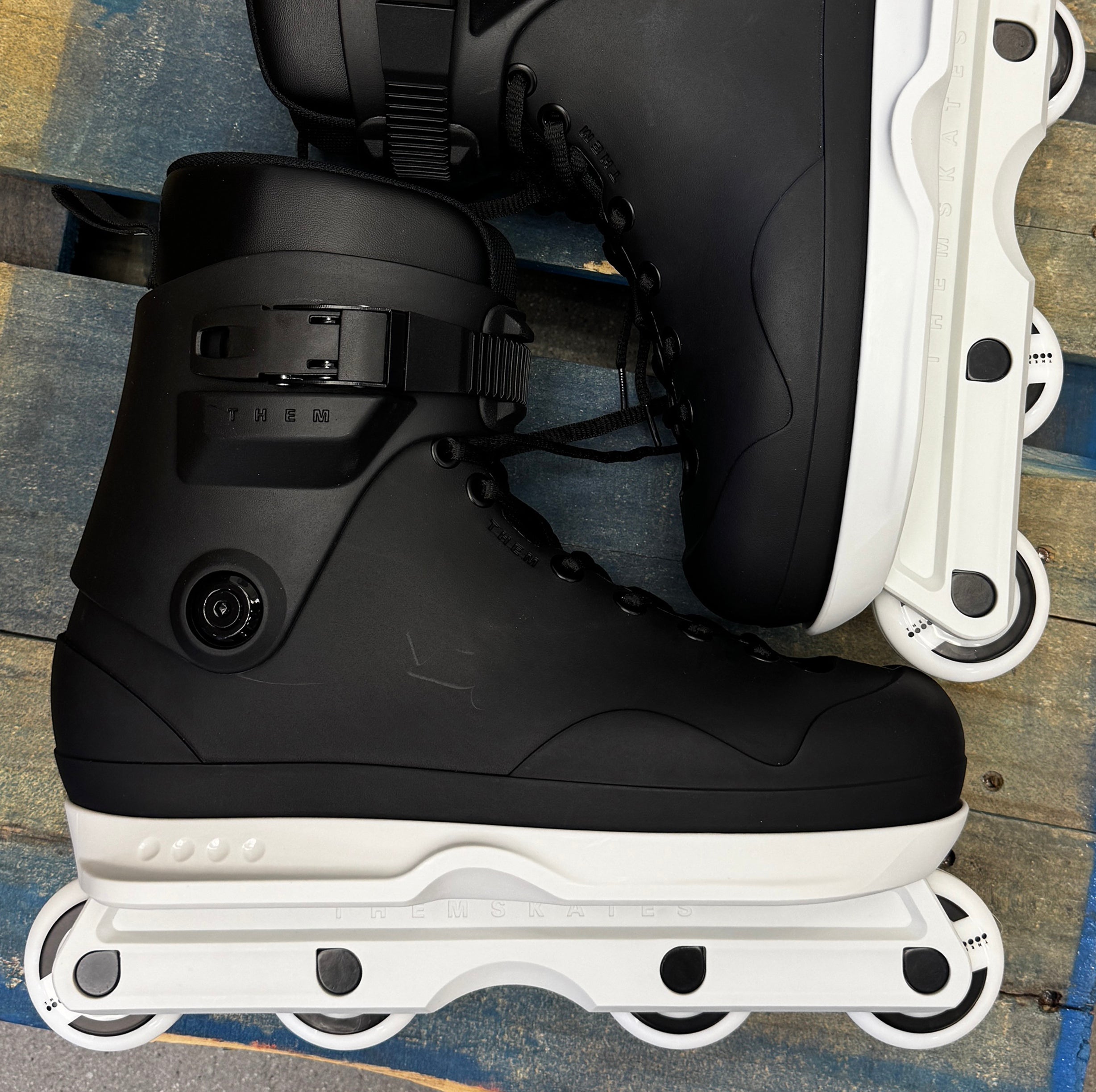 NEW DEAD STOCK - 909 - SLIGHT COSMETIC IMPERFECTIONS - SIZE 10 - WHITE SOULS