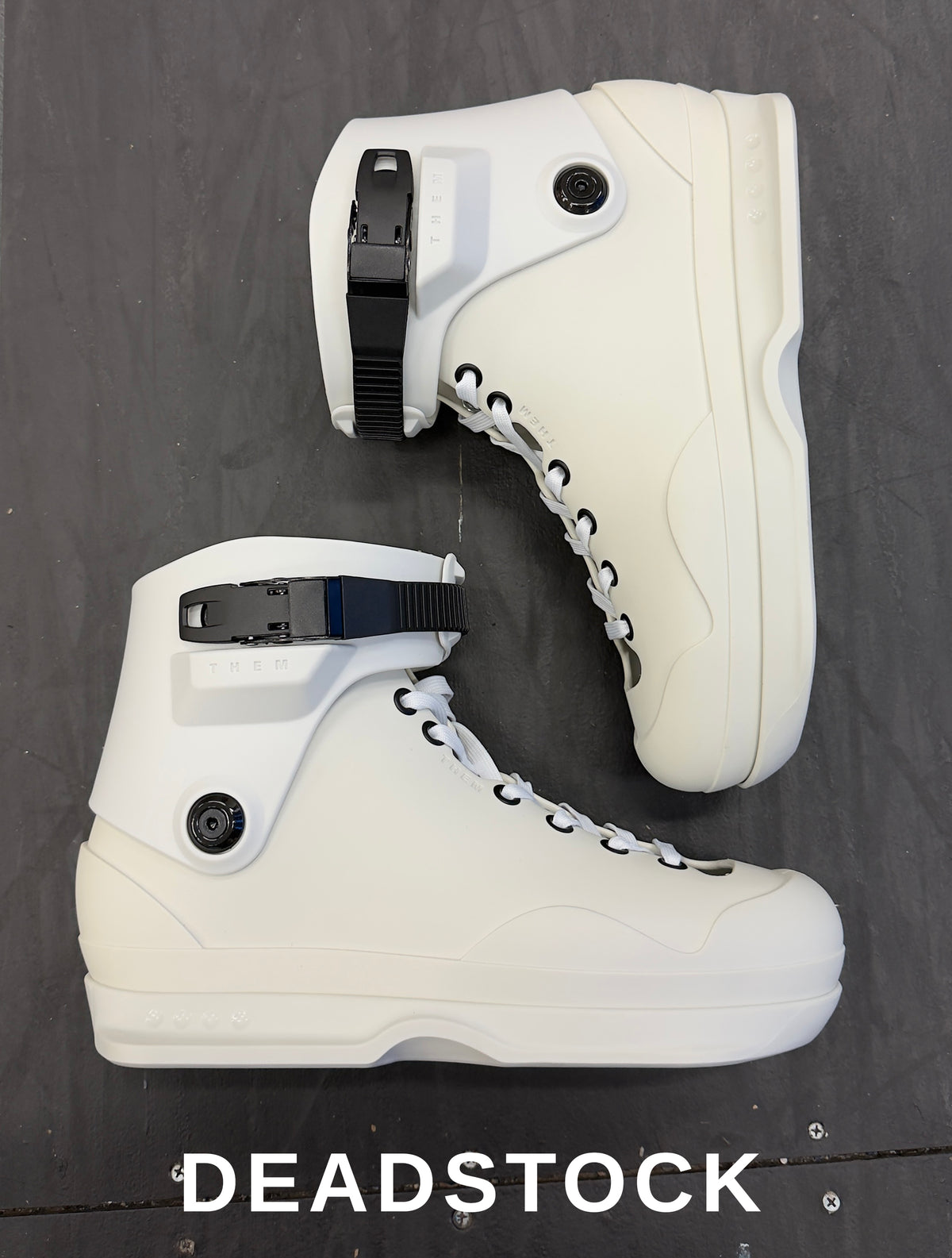 9.30.26 NEW DEAD STOCK - 909 WHITE - SLIGHT YELLOW COSMETIC IMPERFECTIONS - BOOT ONLY - NO LINER SIZE 11/12 LARGE