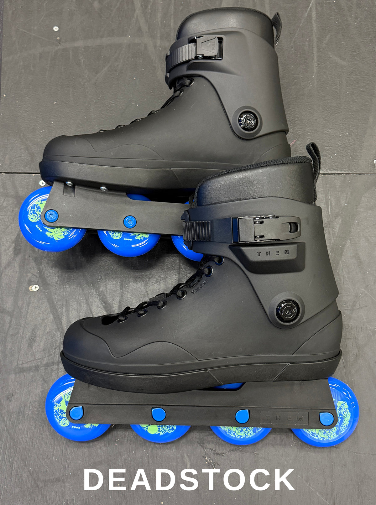 9.24.26 NEW DEAD STOCK - BLACK 909 - 80MM - SLIGHT COSMETIC IMPERFECTIONS - SIZE MEDIUM (10)