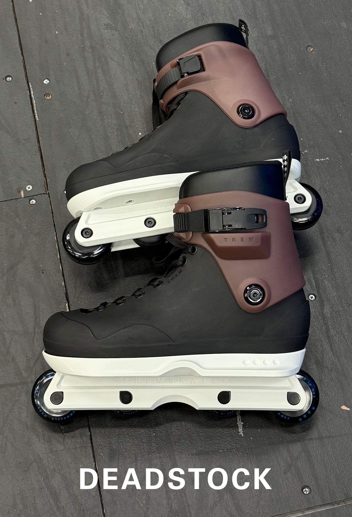 9.4.26 NEW DEAD STOCK - 909 - SLIGHT COSMETIC IMPERFECTIONS - WHITE SOULS - SIZE 10