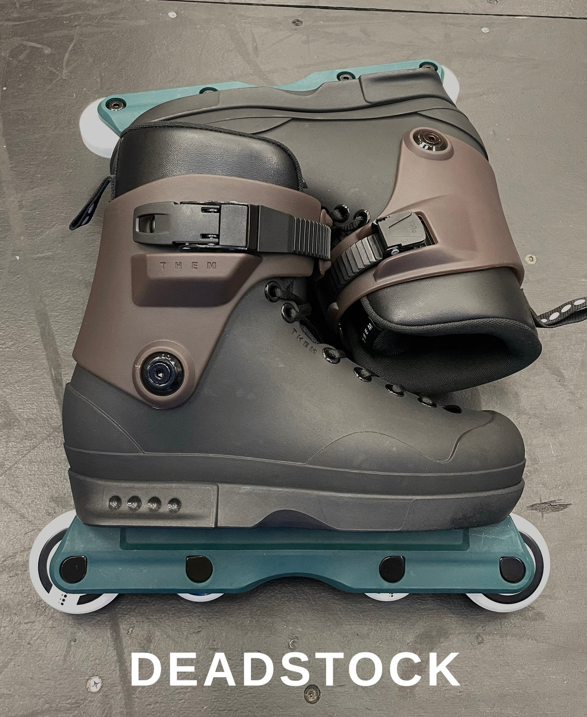 9.12.26 NEW DEAD STOCK - 909 - SLIGHT COSMETIC IMPERFECTIONS - SIZE NSXS (7)