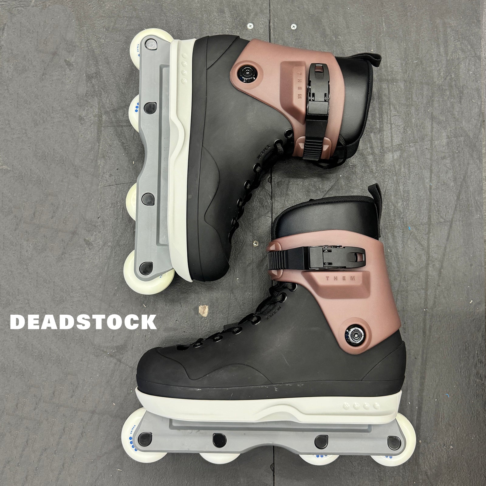 8.12.26 NEW DEAD STOCK - 909 - SLIGHT COSMETIC IMPERFECTIONS - SIZE 10