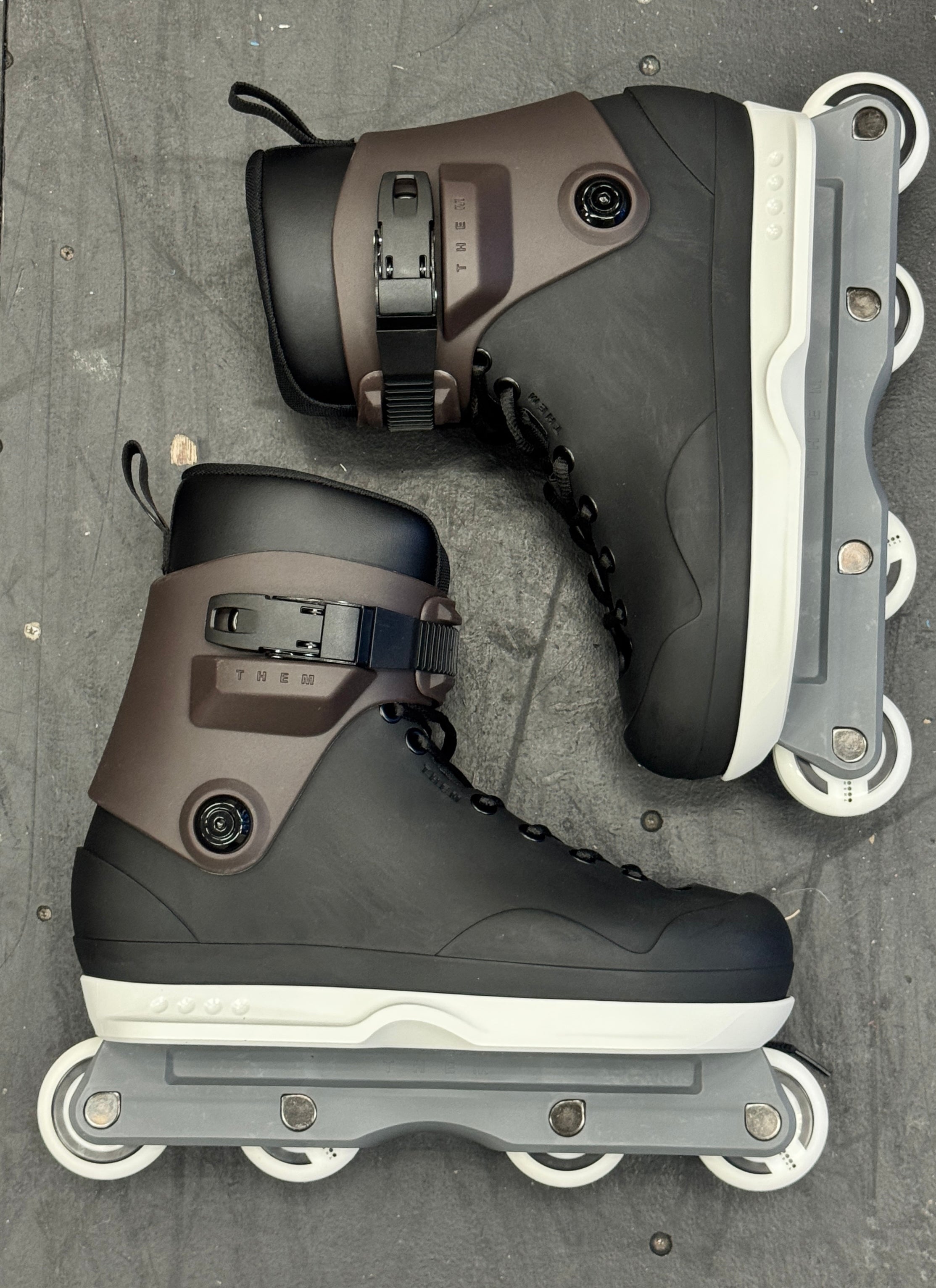 8.7.26 NEW DEAD STOCK - 909 - SLIGHT COSMETIC IMPERFECTIONS - SIZE 10