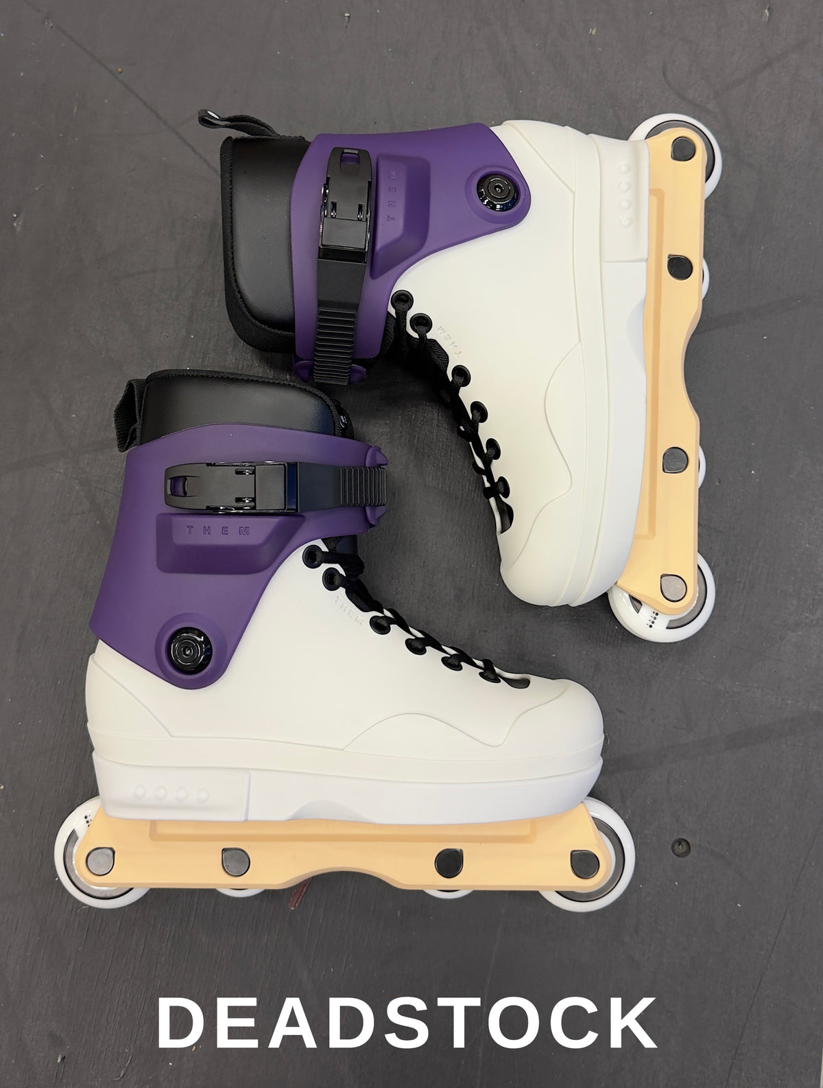 9.26.26 NEW DEAD STOCK - 909 WHITE - SLIGHT COSMETIC IMPERFECTIONS - SIZE NSXS (7)